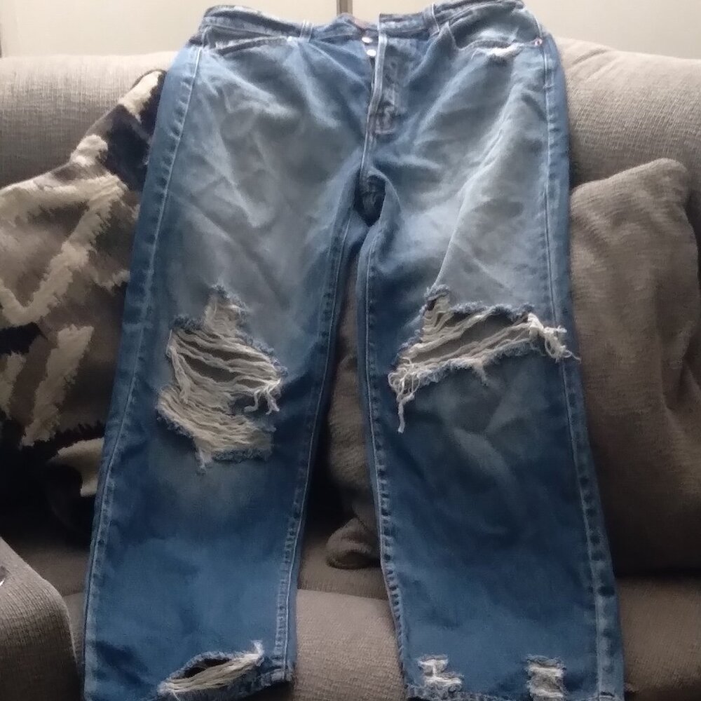 Fashion Nova_blue denim distressed jeans